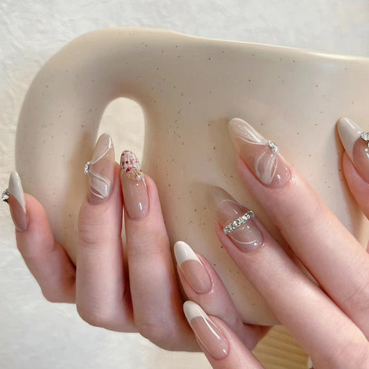 Faux ongles beige ovales french élégants