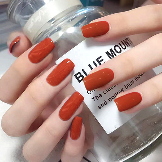 faux-ongle-rouge-orange-ongle-ete-belle-manucure-idee-meilleur-couleur-ongle-a-coller