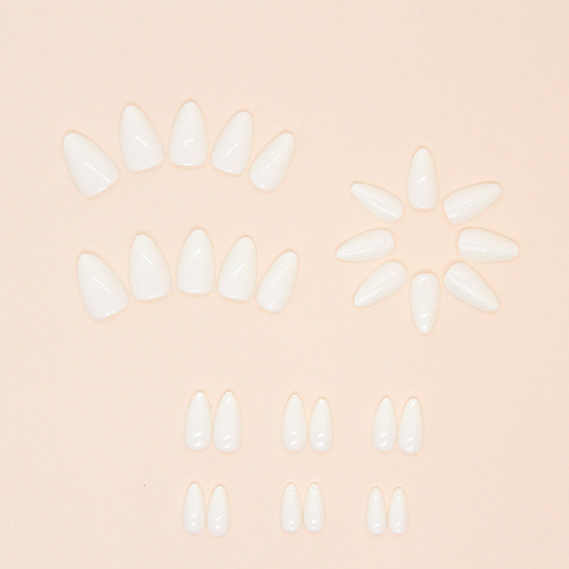 faux-ongles-blanc-naturel-idée-ongle-été-rond-blanc-classique