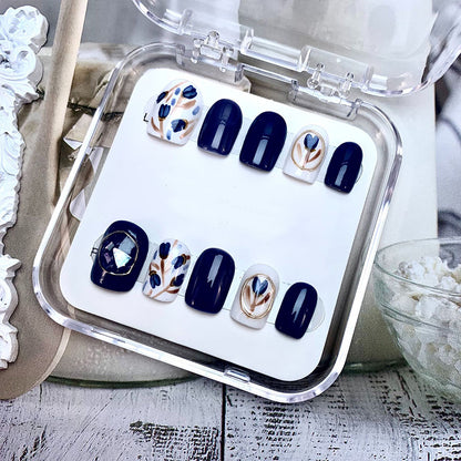 faux-ongles-bleu-fleur-mignon-naturele-moderne-court-ronde-decor-fait-a-la-main-ongles-en-gel-manucure