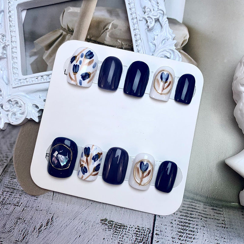 faux-ongles-bleu-fleur-mignon-naturele-moderne-court-ronde-decor-fait-a-la-main-ongles-en-gel-manucure