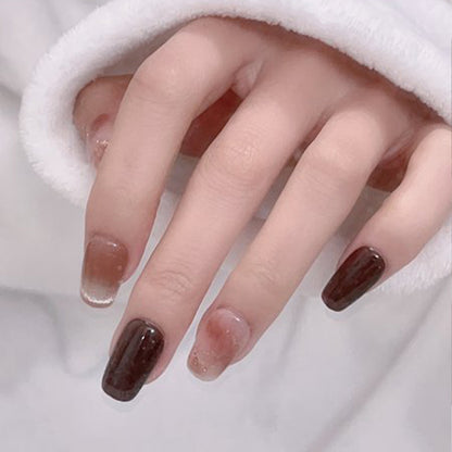 faux-ongles-brun-ambre-douce-couleur-tendance-ongles-gel-decor-automne-hiver-style-marron-design