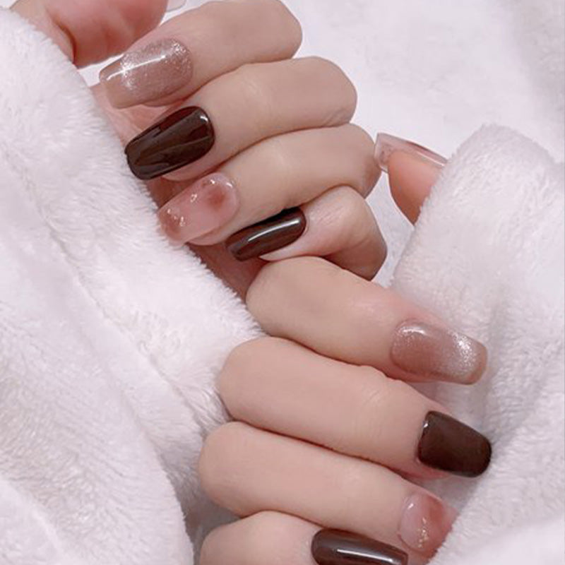 faux-ongles-brun-ambre-douce-couleur-tendance-ongles-gel-decor-automne-hiver-style-marron-design