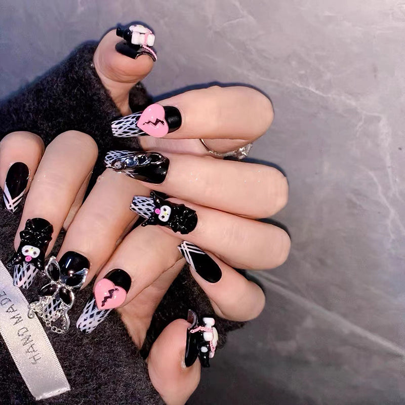 faux-ongles-dessins-animes-noirs-cartoon-noirs-3D-chic-decor-cool-manucure-fait-a-la-main-personnalise