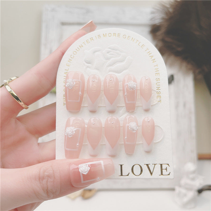 faux-ongles-french-blanc-transparent-carre-moyen-bordure-blanche-moderne-fleur-blanche-decor-manucure