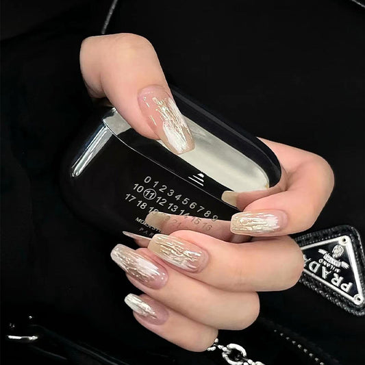 faux-ongles-rose-base-miroir-effet-magique-blanc-ligne-aleatoires-fait-main