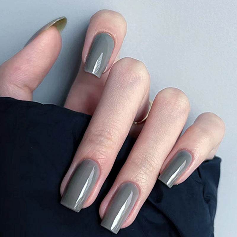 idée-manucure-été-ongles-gel-gris-vert-faix-ongles-moderne-decor-pour-femmes