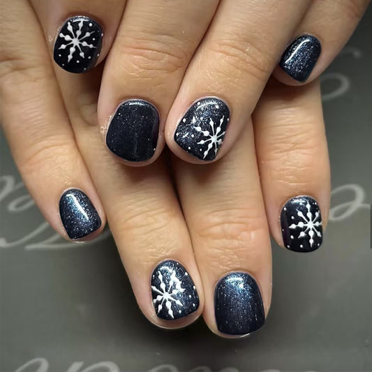 Faux ongles de Noël flocon de neige, courts et simples