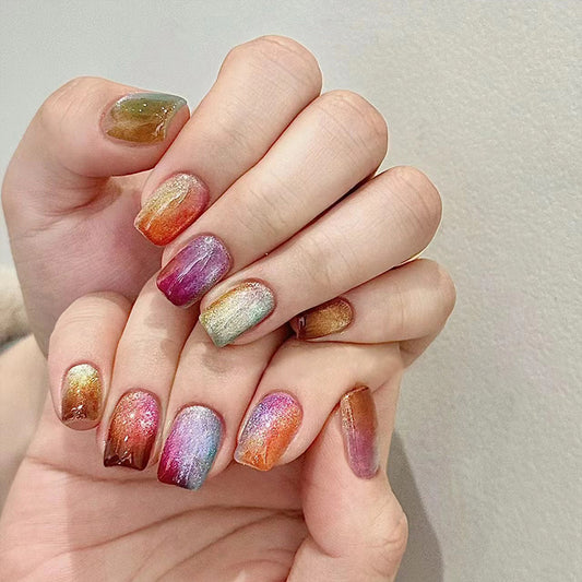 Ongles courts multicolores